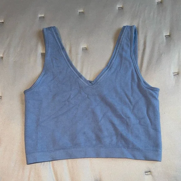 Fabletics• v-neck top💙 - Picture 3 of 4